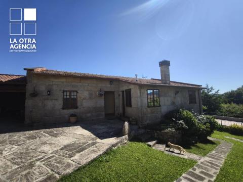 Propiedad singular en Mondariz de planta baja y finca de 1800m.