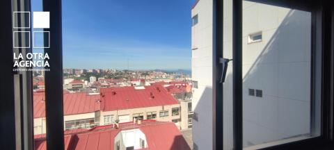 Piso en Camelias a reformar con dos plazas de garaje.